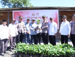 Dukung Ketahanan Pangan, Polres Bener Meriah Berikan Bibit Kopi Kepada Kelompok Tani.