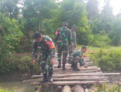 Koramil 08/Kuta Baro Gotong Royong Rehab Jembatan Akses Pertanian