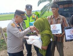 Cepat dan Tanggap Kapolsek Simpang Ulim Serahkan Bantuan Kepada Warga Yang Rumah Diterpa Angin