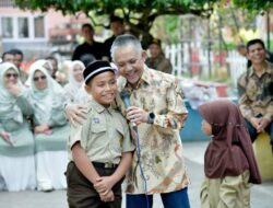 Pj. Bupati Ir. Mohd Tanwier, MM Dan Istri Saksikan Kegiatan MPLS Di SDN 2 Puja Mulia