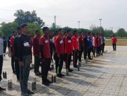 Persiapan HUT RI ke 79, Anggota Polsek Idi Rayeuk Latih Paskibra