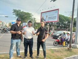 Relawan DPD PNBN Aceh Bagikan Ratusan Bendera Merah Putih Pada Pengguna Jalan