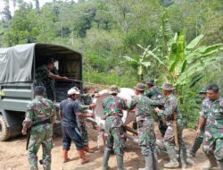 Truk TNI Turunkan Material Gorong Gorong, Di Lokasi TMMD ke -121 Desa Kemeyen.