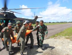 Heli Caracal TNI AU Mengevakuasi Pilot PT. Intan Angkasa Capt. Glen Malcolm Cooning WN Selandia Baru Yang Tewas Ditembak OPM Di Distrik Alama Kab. Mimika