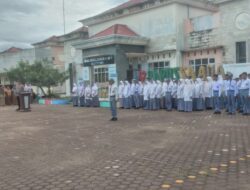 Jadi Pembina Upacara Bendera Hari Senin di SMAN Kapolsek Pasieraja sampaikan Pesan Kamtibmas.