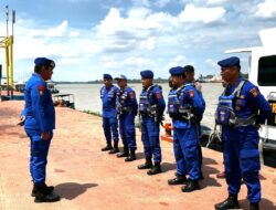 Jalankan Misi Kemanusiaan, Dirpolairud Polda Sumsel Lepas Keberangkatan KM LCT Sei Rawas ke Lalan.