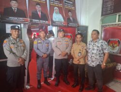 Personel Polres Bener Meriah Laksanakan Pengamanan Lokasi Pendaftaran Pasangan Calon Bupati dan Wakil Bupati Tahun 2024