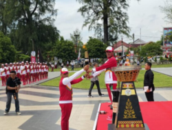 Ribuan Warga Sambut Meriah Kirab Obor PON XXI Aceh – Sumut di Kota Langsa