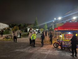 Personel Polres Bener Meriah Lakukan Pengamanan Kampanye Pertemuan Tatap Muka dan Dialogis Paslon Gubernur Aceh dan Paslon Bupati Bener Meriah