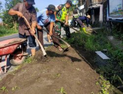 Ciptakan Lingkungan Bersih, Babinsa 03/TG Dan Warga Gelar Gotong Royong