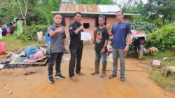 Panwascam Mesidah Salurkan Bantuan Donasi Korban Kebakaran Rumah Milik PPL Desa Amor