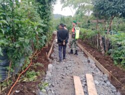 Monitoring Pembangunan Jalan Desa, Babinsa Wih Tenang Toa Sambangi Wilayah Binaan