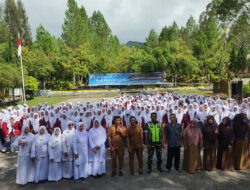 Babinsa: Dampingi Nakes Bagikan Vitamin Kepada Siswa SMAN Binaan
