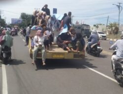 Ratusan Massa 01 Menuntut Aparat Penegak Hukum Menangkap Aktor Politik Uang Di Bireuen.