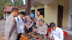 Kapolres Bener Meriah Pimpin Langsung Monitoring Pemeriksaan Senpi Dinas Polri Personel Polres Bener Meriah.