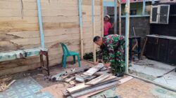 Dengan Kebersamaan, Babinsa Bantu Rehab Rumah Warga