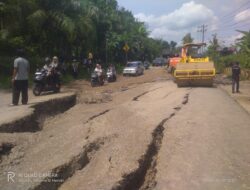 Respon Cepat, PT Takabeya Perkasa Group Kerahkan 2 Alat Berat Tangani Jalan Km 16.