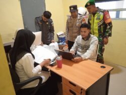 Tingkatkan Sinergitas, Babinsa Bersama Bhabinkamtibmas Komsos Bersama Aparatur Desa