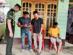 Babinsa Koramil 08/SN Dalam Melaksanakan Tugas Pemberantasan Judi Online di Desa Pilar