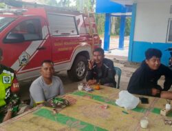 Jalin Sinergi Bersama Petugas Damkar, Babinsa Lakukan Komsos