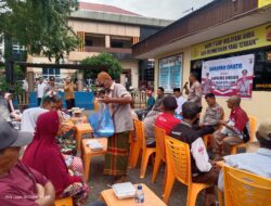 Polri Peduli, Polsek Kota Juang Bireuen Bagikan 200 Nasi Box Untuk Sarapan siang Warga
