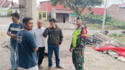 Babinsa Komsos, Himbau Warga Lebih Aktif Menjaga Kebersihan Lingkungan