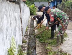 Babinsa Koramil 08/SN Bersama Masyarakat Melaksanakan Karya Bakti di Kampung Burni Bius