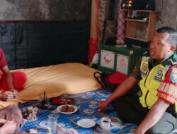 Jalin Komunikasi Sosial, Babinsa Anjangsana Ke Rumah Warga