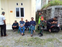 Jalin Komunikasi, Babinsa Komsos Dengan Warga