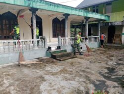 2 Hari Jelang Ramadhan, Koramil 05/Permata Gelar Kerja Bakti Bersihkan Meunasah
