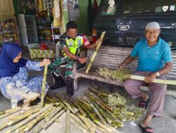 Babinsa Koramil 02/Wps, Komsos Bersama Pedang Kecil
