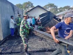 Wujud Kepedulian Kepada Warga, Anggota Koramil 05/Permata Bantu Bersihkan Puing Pasca Kebakaran