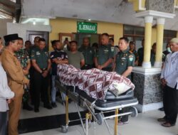 Dandim 0106/ Aceh Tengah Lepas Jenazah Alm Serka Sarbaini Ke Tempat Pemakaman Terahir