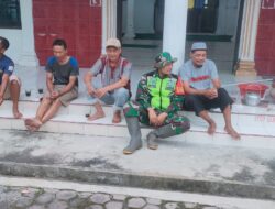 Babinsa Koramil 08/SN Laksanakan Komsos dengan Masyarakat Desa Alur Pertik