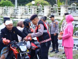 Polres Bener Meriah Berbagi Takjil di Bulan Suci Ramadan 1446 H, Wujud Kepedulian kepada Masyarakat