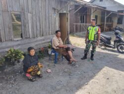 Melalui Komsos, Babinsa Ajak Warga Jaga Stabilitas Keamanan Di Wilayah