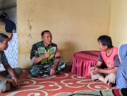 Pererat Silaturahmi, Babinsa Koramil 02/WPS, Jalin Komsos Dengan Warga