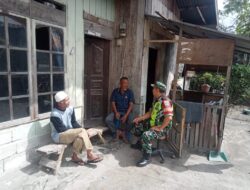 Perkuat Silaturahmi, Babinsa Sambangi Rumah Tokoh Adat