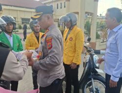 Kapolres Langsa Pimpin Pembagian 200 Paket Takjil Kepada Mahasiswa Dan Masyarakat Kurang Mampu