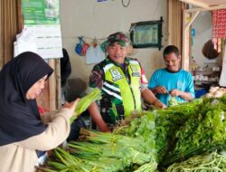 Babinsa: Komsos Dengan Pedagang Sayur