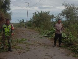 Babinsa Dan Warga, Gotong Royong Jalan Desa