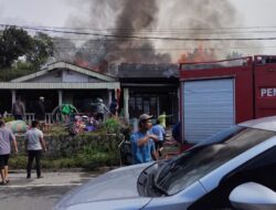Kebakaran Hanguskan Enam Rumah di Kampung Mupakat Jadi, Kerugian Ditaksir Rp 800 Juta
