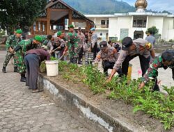 Sinergitas TNI – Polri Bersihkan Masjid, Jelang Hari Raya Idul Fitri 1446 H