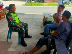 Komsos Bersama Warga, Babinsa Himbau Berhati -hati Saat  Mudik Lebaran