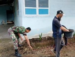 Babinsa Koramil 08/Silih Nara Laksanakan Bakti TNI Bersama Warga Desa Pilar
