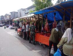Babinsa Koramil 03/TG Amankan Pasar Saat Tradisi Meugang
