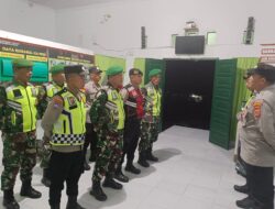 Koramil 02/WPS Bersama Polsek Wih Pesam Patroli Amankan Malam Takbiran
