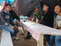 Babinsa Koramil 08/SN Laksanakan Komsos dengan Pemuda di Desa Pantan Bener