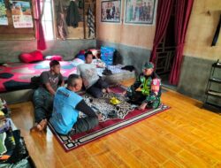Babinsa Koramil 08/SN Jalin Komsos dengan Warga Gunung Singit 