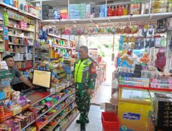 Pastikan Stok Dan Harga Stabil, Babinsa Patroli Sambangi Kios-kios Pedagang Sembako